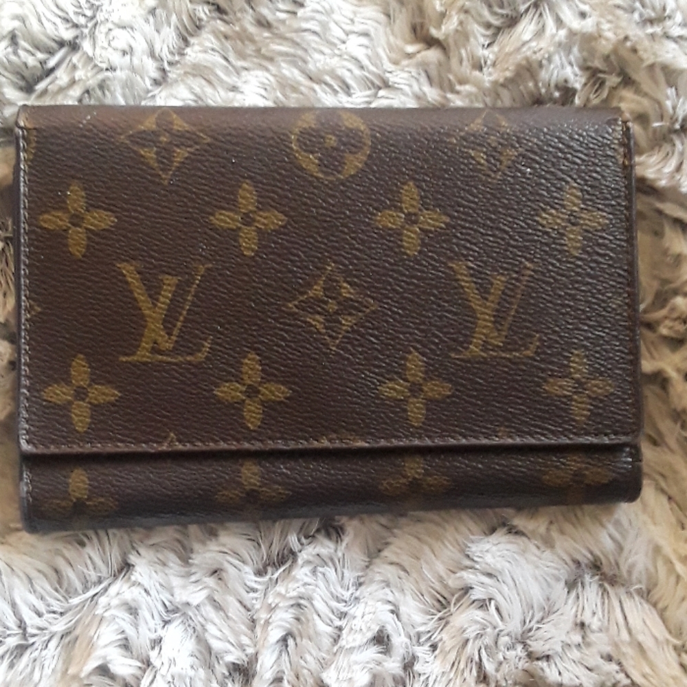 SOLD!!!!!!Louis Vuitton trifold Wallet